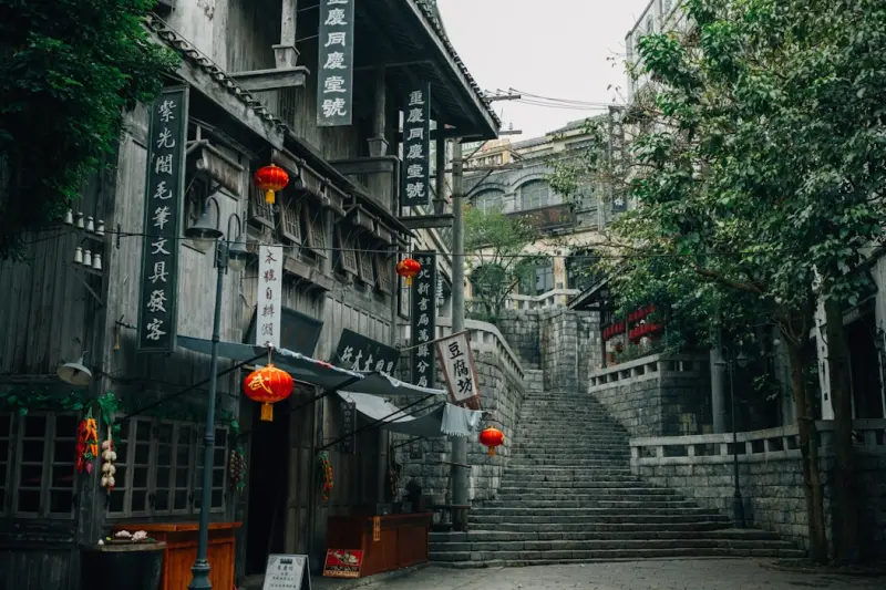 Sur le voyage en Chine et retour avec Milan Schirl. Partie I.